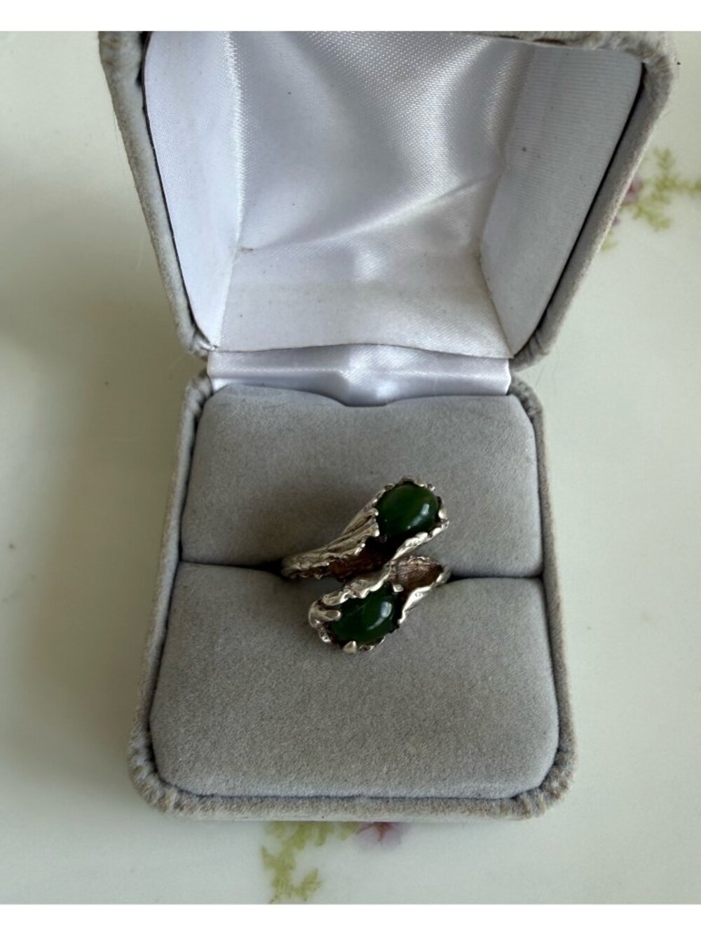 Vintage 1970s Cast Sterling Silver Brutalist Leaf Ring With Jade Stones Size 6.5